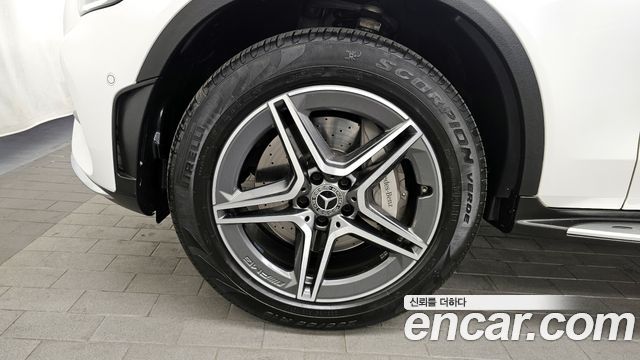 Mercedes-Benz GLC-Class GLC300e 4MATIC Coupe