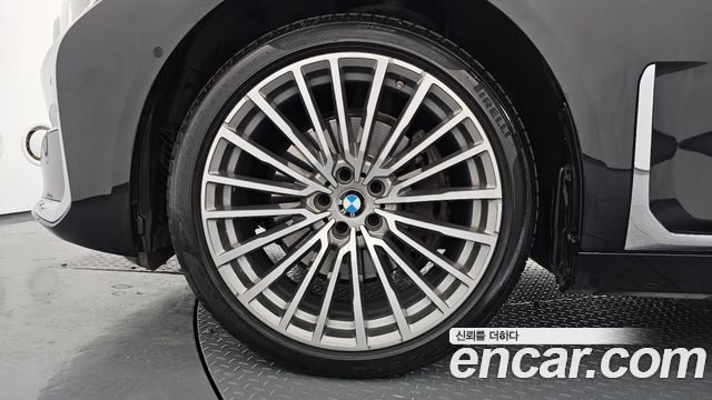 BMW 7-Series 740Li xDrive Design Pure Excellence