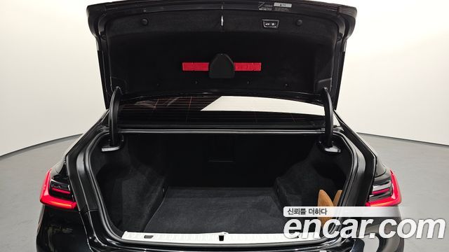 BMW 7-Series 740Li xDrive Design Pure Excellence