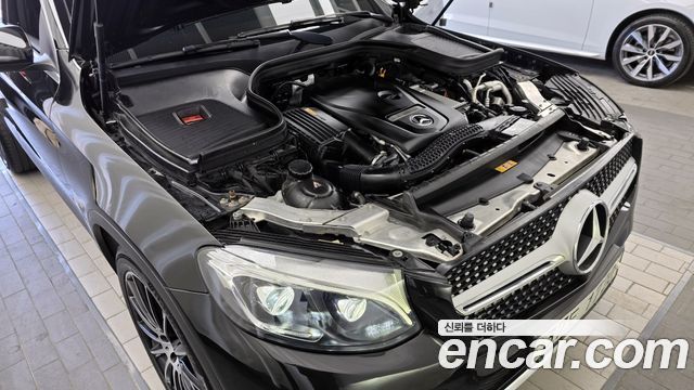 Mercedes-Benz GLC-Class GLC300 4MATIC AMG Line Coupe