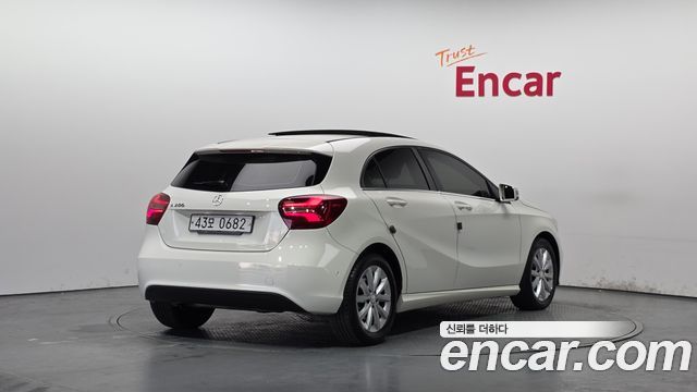Mercedes-Benz A-Class A200