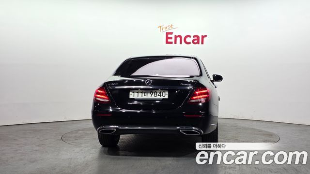 Mercedes-Benz E-Class E300 4MATIC Exclusive