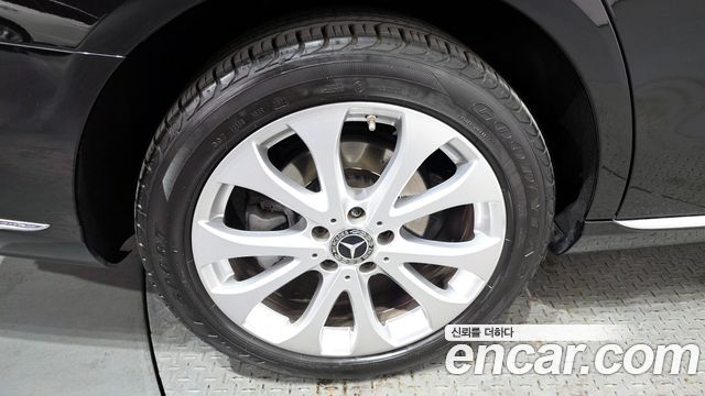 Mercedes-Benz E-Class E300 4MATIC Exclusive