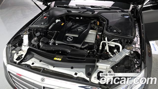 Mercedes-Benz E-Class E300 4MATIC Exclusive