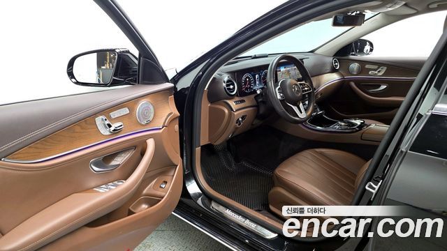 Mercedes-Benz E-Class E300 4MATIC Exclusive