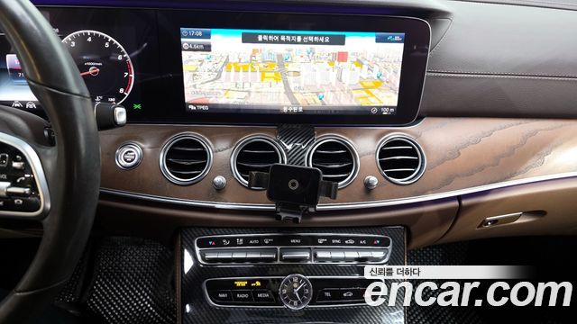 Mercedes-Benz E-Class E300 4MATIC Exclusive