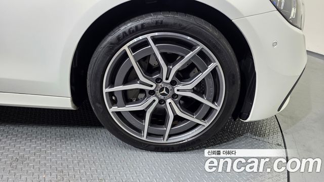 Mercedes-Benz E-Class E220d 4MATIC AMG Line
