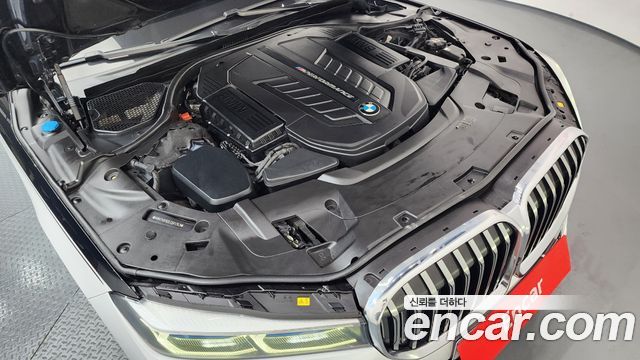 BMW 7-Series M760Li xDrive V12 Excellence