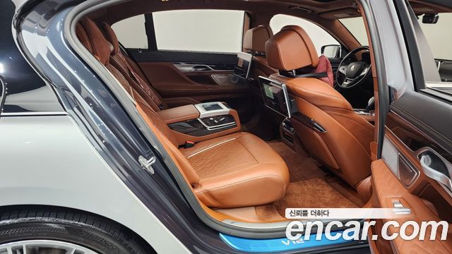 BMW 7-Series M760Li xDrive V12 Excellence