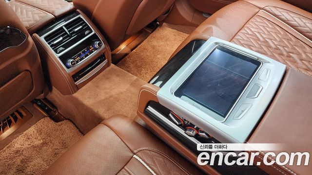 BMW 7-Series M760Li xDrive V12 Excellence