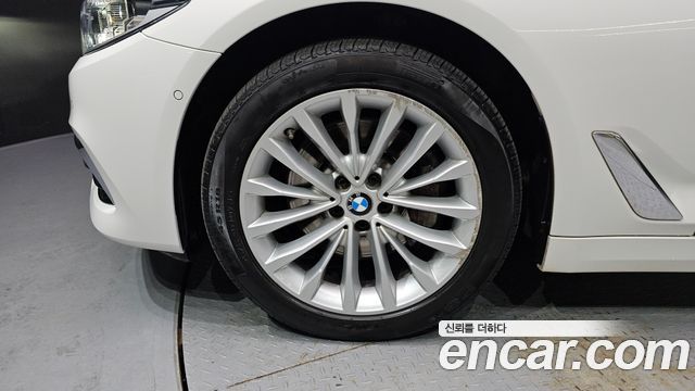 BMW 5-Series 530i xDrive Luxury Plus