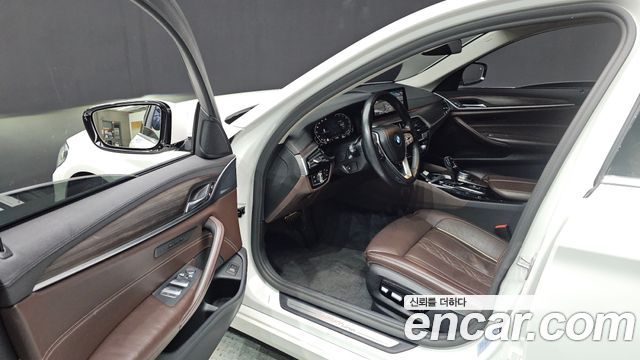 BMW 5-Series 530i xDrive Luxury Plus