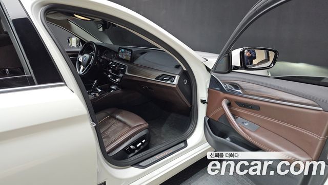 BMW 5-Series 530i xDrive Luxury Plus