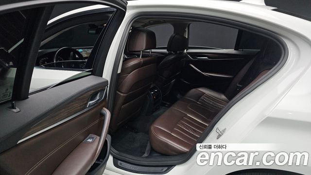 BMW 5-Series 530i xDrive Luxury Plus