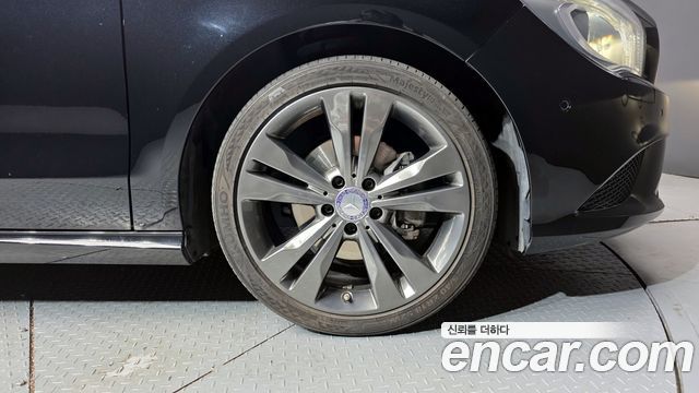 Mercedes-Benz CLA-Class CLA200 d 4MATIC