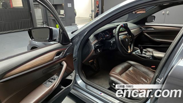 BMW 5-Series 530i xDrive M Sport Package Plus