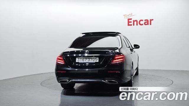 Mercedes-Benz E-Class E300 4MATIC AMG Line