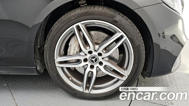 Mercedes-Benz E-Class E300 4MATIC AMG Line