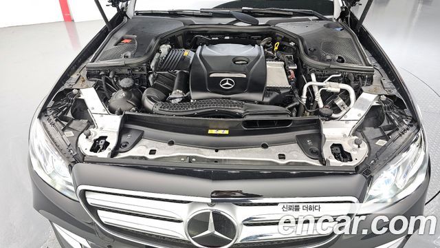 Mercedes-Benz E-Class E300 4MATIC AMG Line