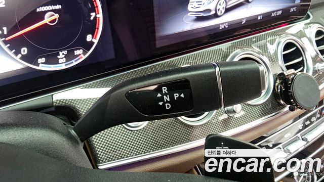 Mercedes-Benz E-Class E300 4MATIC AMG Line