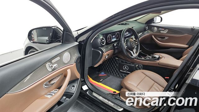 Mercedes-Benz E-Class E300 4MATIC AMG Line