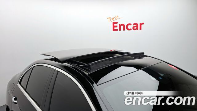 Mercedes-Benz E-Class E300 4MATIC AMG Line