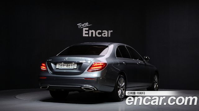 Mercedes-Benz E-Class E300 4MATIC Avnatgarde