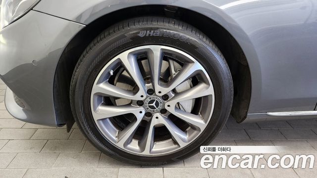 Mercedes-Benz E-Class E300 4MATIC Avnatgarde