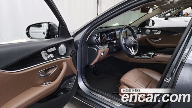 Mercedes-Benz E-Class E300 4MATIC Avnatgarde