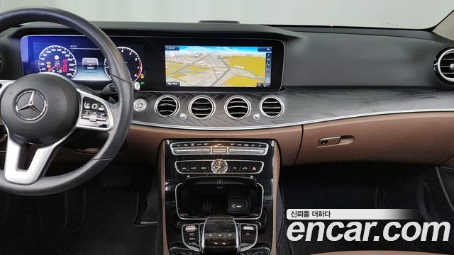 Mercedes-Benz E-Class E300 4MATIC Avnatgarde
