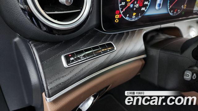 Mercedes-Benz E-Class E300 4MATIC Avnatgarde