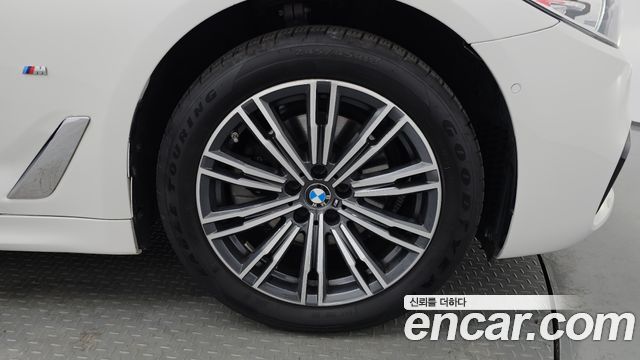 BMW 5-Series 520i Luxury