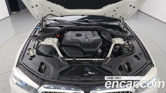BMW 5-Series 520i Luxury