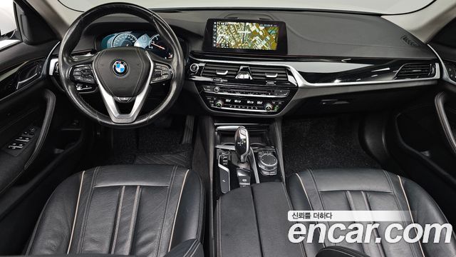 BMW 5-Series 520i Luxury