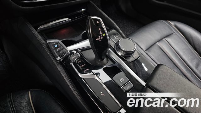 BMW 5-Series 520i Luxury