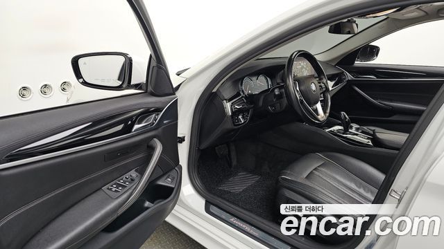 BMW 5-Series 520i Luxury