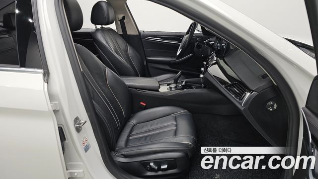 BMW 5-Series 520i Luxury