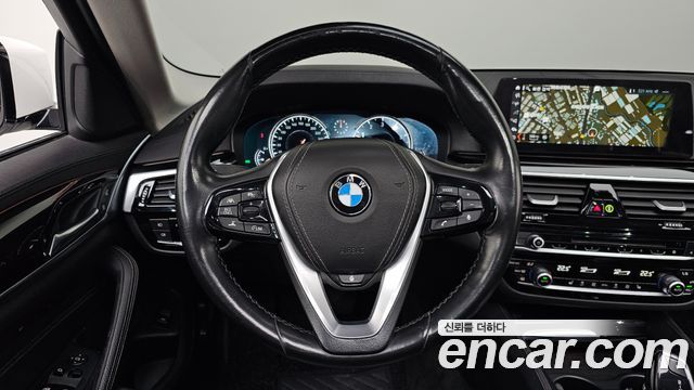 BMW 5-Series 520i Luxury
