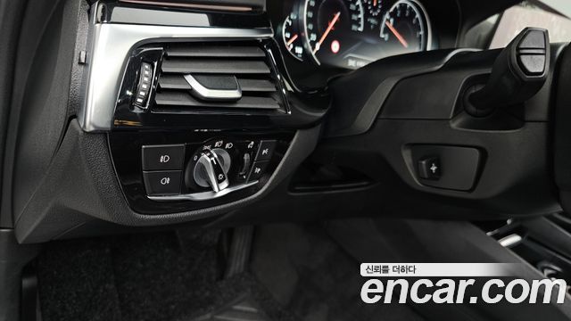 BMW 5-Series 520i Luxury