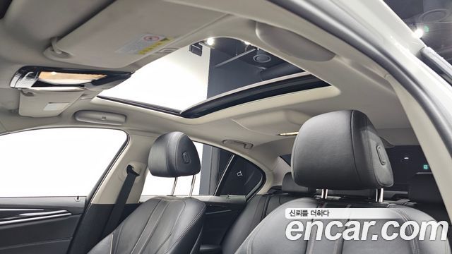 BMW 5-Series 520i Luxury