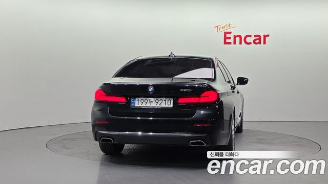 BMW 5-Series 520i Luxury