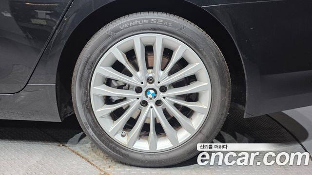 BMW 5-Series 520i Luxury