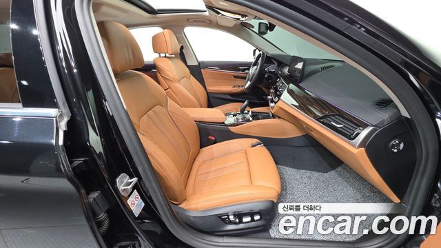 BMW 5-Series 520i Luxury