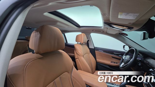 BMW 5-Series 520i Luxury