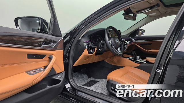 BMW 5-Series 520i Luxury