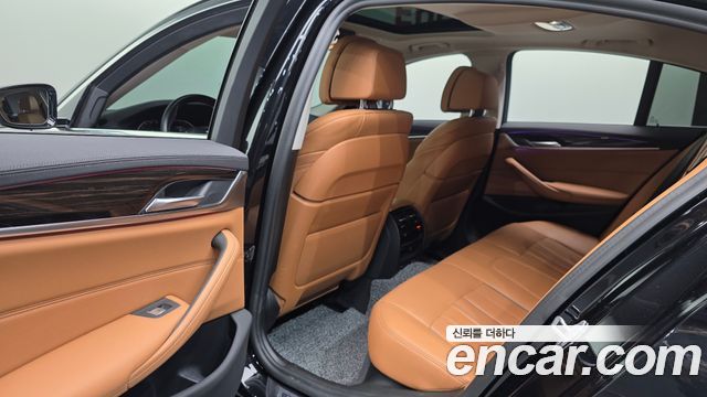 BMW 5-Series 520i Luxury