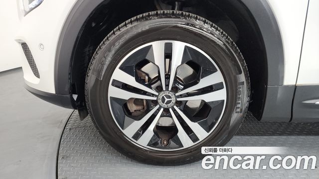 Mercedes-Benz GLB-Class GLB220