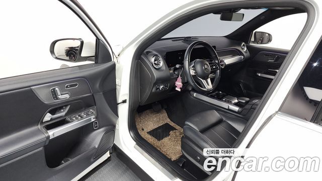 Mercedes-Benz GLB-Class GLB220