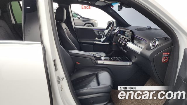 Mercedes-Benz GLB-Class GLB220