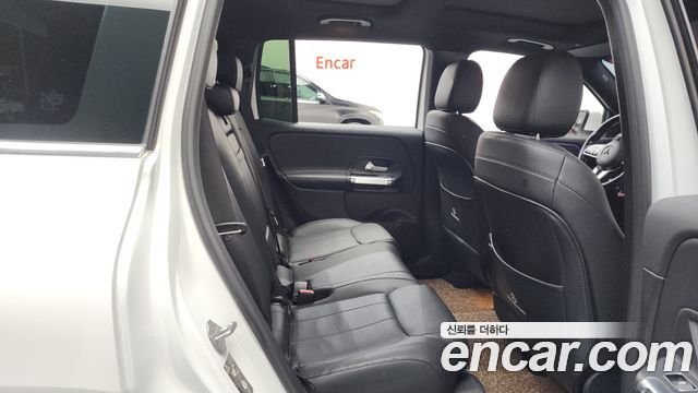 Mercedes-Benz GLB-Class GLB220